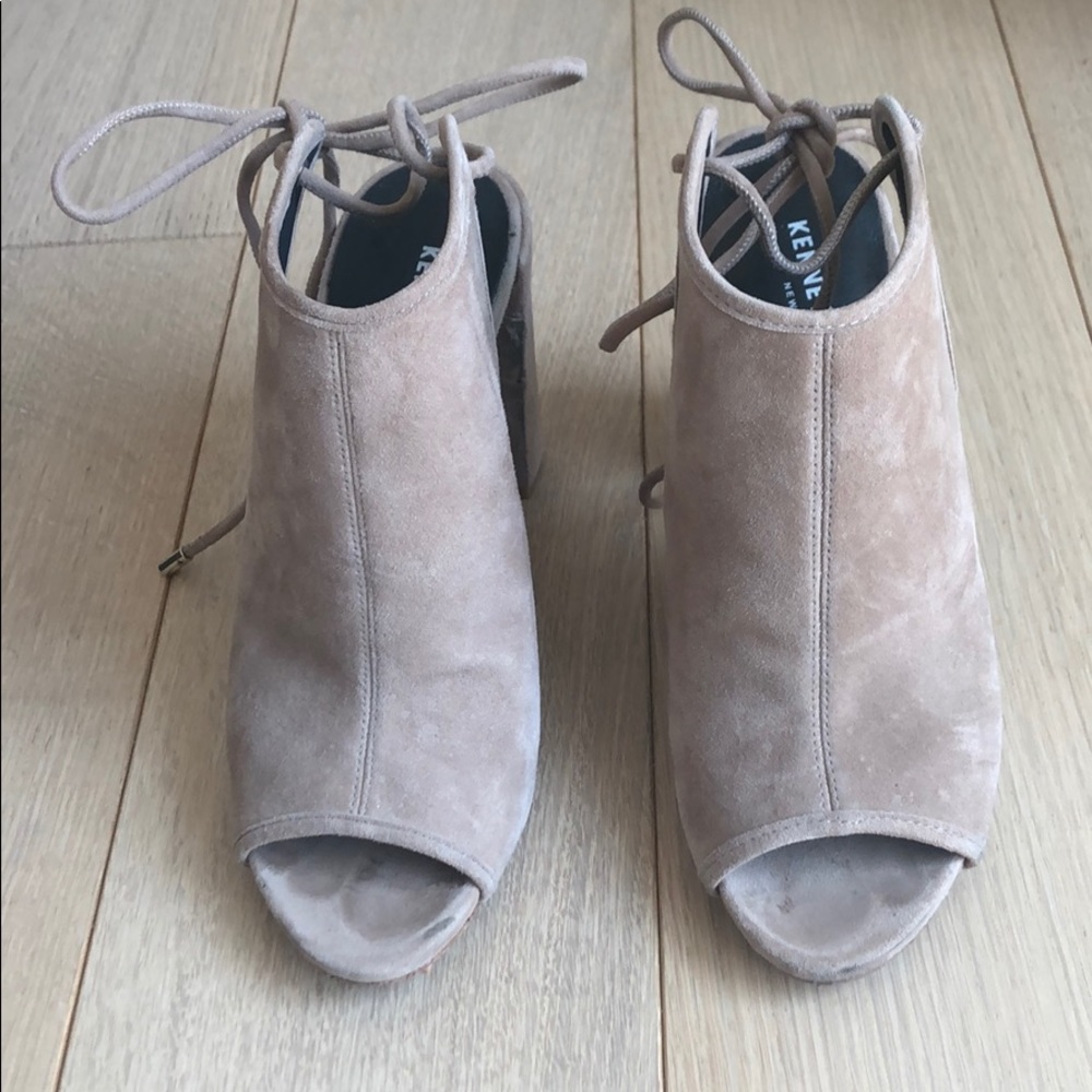 Kenneth Cole Suede Peep toe Mule